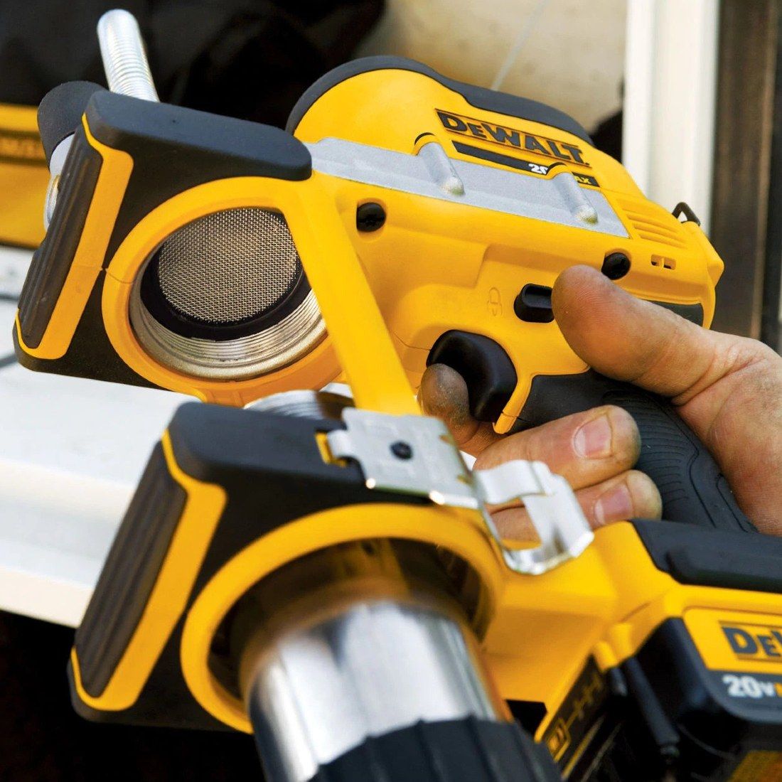 DeWalt DCGG571M1-GB 18v XR Akku Fettpresse inkl. 1x 4.0Ah Akkus