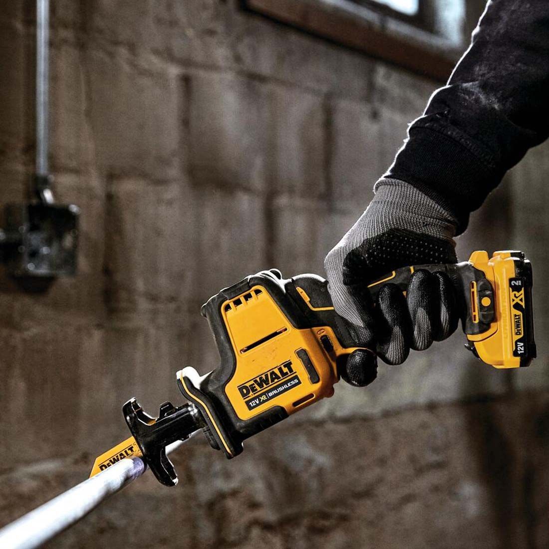 DeWalt DCS312D2-GB 10.8v / 12v XR Sub Compact bürstenlos Säbelsäge inkl. 2x 2.0Ah Akkus